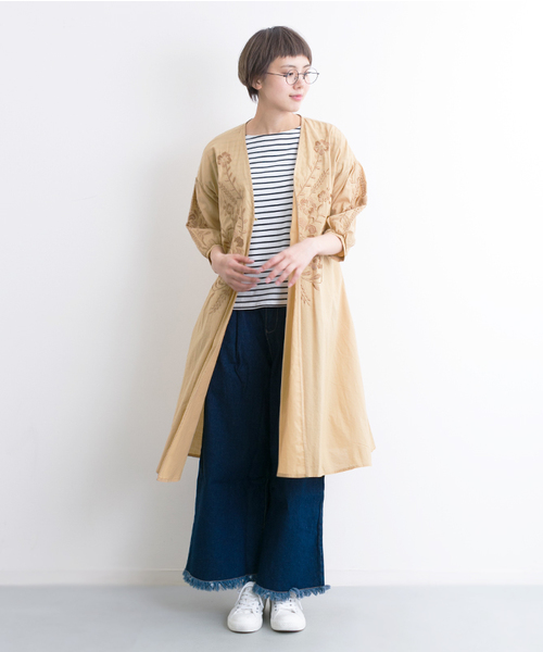 MERLOT(メルロー)の「ボタニカル刺繍ガウン9210(カーディガン/ボレロ・レディース・ブラック/マスタード/オフホワイト/ブルー・FREE)」の4枚目の写真