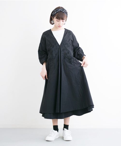 MERLOT(メルロー)の「ボタニカル刺繍ガウン9210(カーディガン/ボレロ・レディース・ブラック/マスタード/オフホワイト/ブルー・FREE)」の1枚目の写真