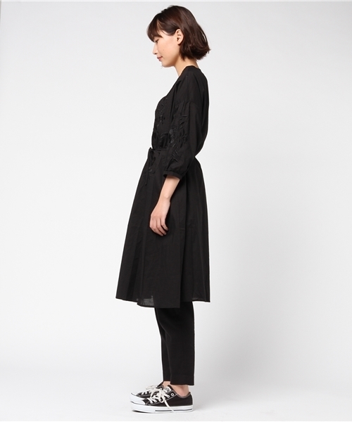 MERLOT(メルロー)の「ボタニカル刺繍ガウン9210(カーディガン/ボレロ・レディース・ブラック/マスタード/オフホワイト/ブルー・FREE)」の8枚目の写真