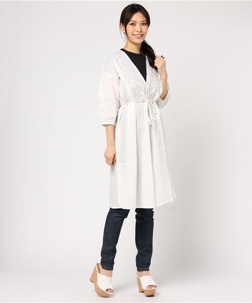MERLOT(メルロー)の「ボタニカル刺繍ガウン9210(カーディガン/ボレロ・レディース・ブラック/マスタード/オフホワイト/ブルー・FREE)」の7枚目の写真