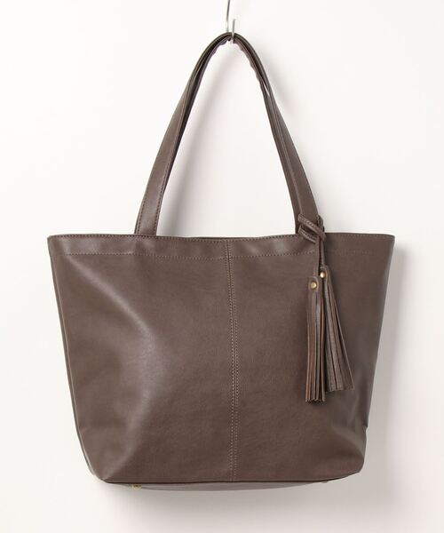 VitaFelice（ヴィータフェリーチェ）の「タッセル付きBIGトートバッグ（トートバッグ・レディース・オフホワイト/ベージュ系その他/ネイビー/ブラック/モカ/プラム/ブルーグレー/ベージュ系その他2/グレー/チャコール/ダークブラウン/ライトグレー/キャメル/ブルー系その他/チョコ・FREE）」の7枚目の写真