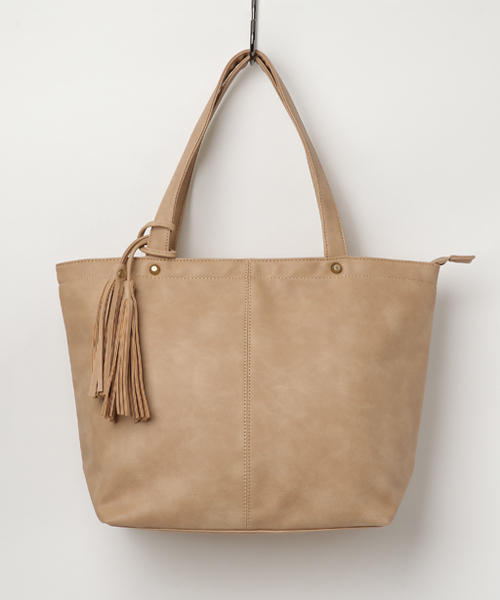 VitaFelice（ヴィータフェリーチェ）の「タッセル付きBIGトートバッグ（トートバッグ・レディース・オフホワイト/ベージュ系その他/ネイビー/ブラック/モカ/プラム/ブルーグレー/ベージュ系その他2/グレー/チャコール/ダークブラウン/ライトグレー/キャメル/ブルー系その他/チョコ・FREE）」の10枚目の写真