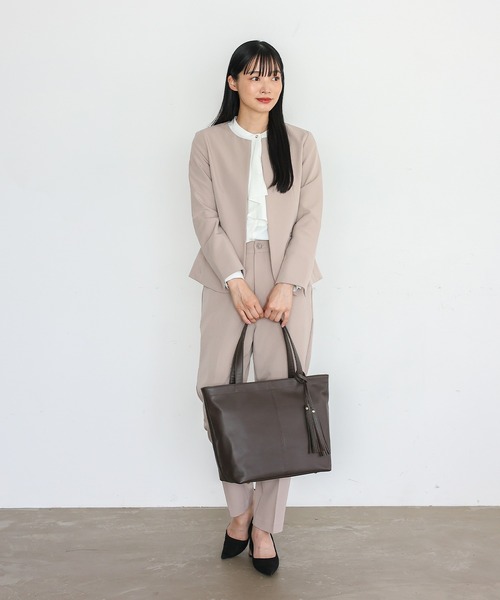 VitaFelice（ヴィータフェリーチェ）の「タッセル付きBIGトートバッグ（トートバッグ・レディース・オフホワイト/ベージュ系その他/ネイビー/ブラック/モカ/プラム/ブルーグレー/ベージュ系その他2/グレー/チャコール/ダークブラウン/ライトグレー/キャメル/ブルー系その他/チョコ・FREE）」の21枚目の写真