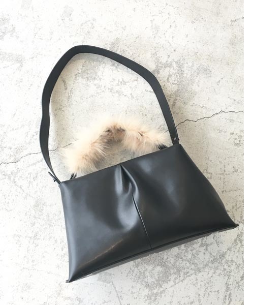 22 OCTOBRE（ヴァンドゥ－オクトーブル）の「ファーハンドルストラップバッグ（ハンドバッグ・レディース・ブラック/ベージュ・FREE）」の12枚目の写真