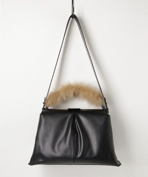 22 OCTOBRE（ヴァンドゥ－オクトーブル）の「ファーハンドルストラップバッグ（ハンドバッグ・レディース・ブラック/ベージュ・FREE）」の3枚目の写真