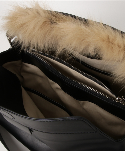 22 OCTOBRE（ヴァンドゥ－オクトーブル）の「ファーハンドルストラップバッグ（ハンドバッグ・レディース・ブラック/ベージュ・FREE）」の6枚目の写真