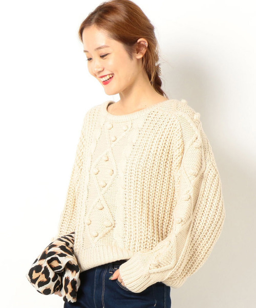 archives（アルシーヴ）の「ポンポン付きケーブル編み（ニット/セーター・レディース・ブラック/ベージュ/アイボリー・MEDIUM）」の2枚目の写真