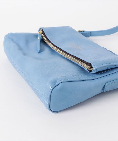 and mikka（アンドミカ）の「【WEB限定】and mikka / 2way 編みハンドル タッセル ショルダー × ハンドバッグ（ショルダーバッグ・レディース・ホワイト/ブラック/ブルー・FREE）」の5枚目の写真