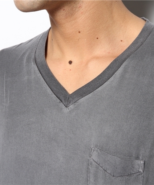 PLST(プラステ)の「Men ポケット付Vネック切替半袖カットソー(Tシャツ/カットソー・メンズ・ダークグレー/ライトグレー/ダークネイビー・LARGE/X-LARGE/SMALL/MEDIUM)」の4枚目の写真