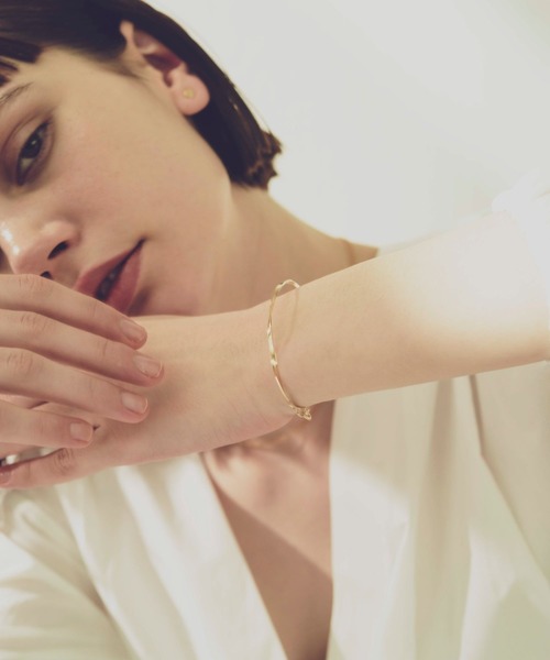 ete（エテ）の「○K10YG ツイスト バングル（バングル/リストバンド  