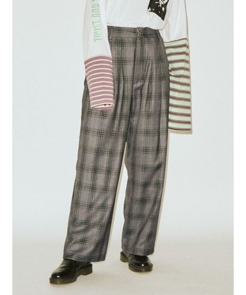 jouetie（ジュエティ）の「ボリュームタックパンツ（その他パンツ・レディース・ブラック/グリーン/パープル/ブラウン・MEDIUM）」の4枚目の写真