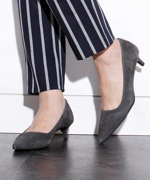 NANO universe（ナノユニバース）の「ポインテッドスエードパンプス/L（パンプス・レディース・ベージュ/ネイビー/ブラック/グレー・37/35/36/38）」の3枚目の写真