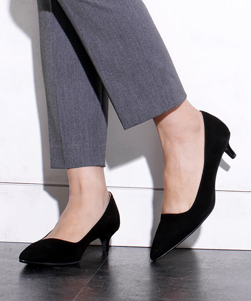 NANO universe（ナノユニバース）の「ポインテッドスエードパンプス/L（パンプス・レディース・ベージュ/ネイビー/ブラック/グレー・37/35/36/38）」の2枚目の写真