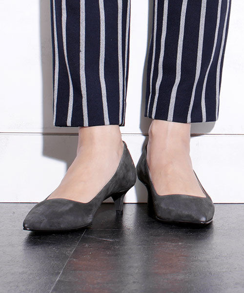 NANO universe（ナノユニバース）の「ポインテッドスエードパンプス/L（パンプス・レディース・ベージュ/ネイビー/ブラック/グレー・37/35/36/38）」の17枚目の写真