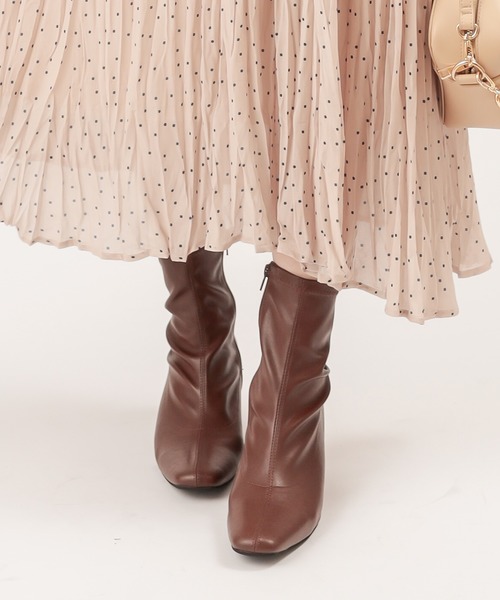 natural couture(ナチュラルクチュール)の「ストレッチミドルブーツ(ブーツ・レディース・ライトベージュ/アイボリー/ブラック/ブラウン・MEDIUM/LARGE)」の14枚目の写真