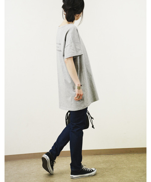 Fizz（フィズ）の「【Fizz/フィズ】　バックプリントビッグTシャツ（Tシャツ/カットソー・レディース・ブラック/オフホワイト/カーキ/グレー/ブルー・M）」の10枚目の写真