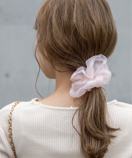 flower（フラワー）の「エアリーブルームシュシュ（シュシュ・レディース・アイボリー/ブラウン/カーキ/ダークブラウン・FREE）」の17枚目の写真