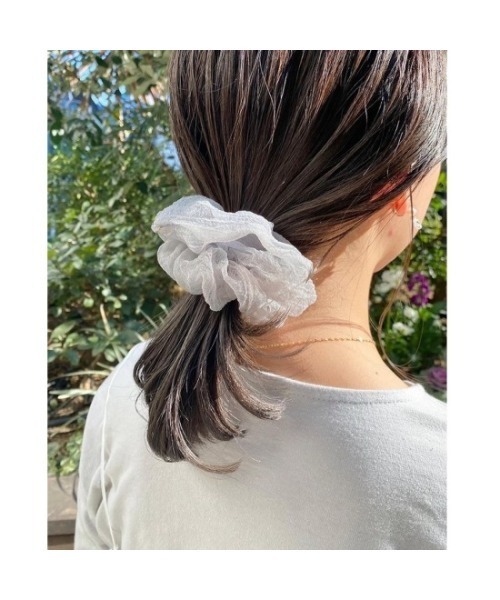 flower（フラワー）の「エアリーブルームシュシュ（シュシュ・レディース・アイボリー/ブラウン/カーキ/ダークブラウン・FREE）」の5枚目の写真