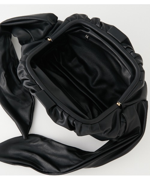 rienda（リエンダ）の「ハンドルリボンギャザーバッグ（ハンドバッグ・レディース・ブラック/アイボリー・FREE）」の4枚目の写真