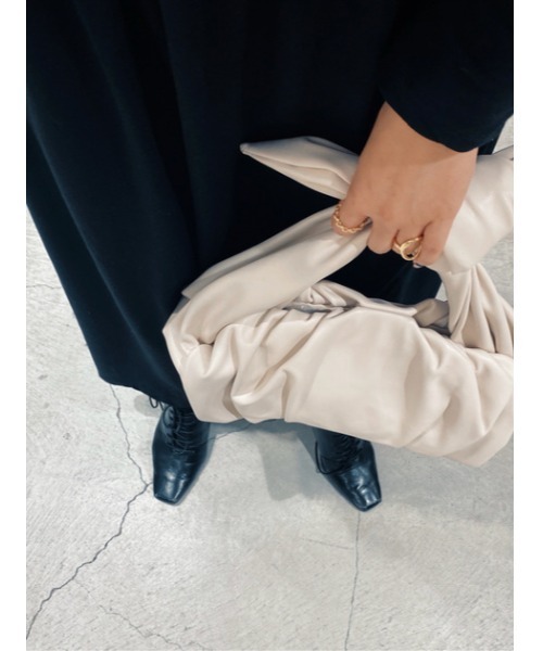 rienda（リエンダ）の「ハンドルリボンギャザーバッグ（ハンドバッグ・レディース・ブラック/アイボリー・FREE）」の5枚目の写真