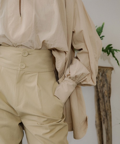 ACCL（エーシーシーエル）の「ビッグボタンハイウエストパンツ（その他パンツ・レディース・ベージュ/マスタード/ダークパープル・MEDIUM/SMALL）」の14枚目の写真