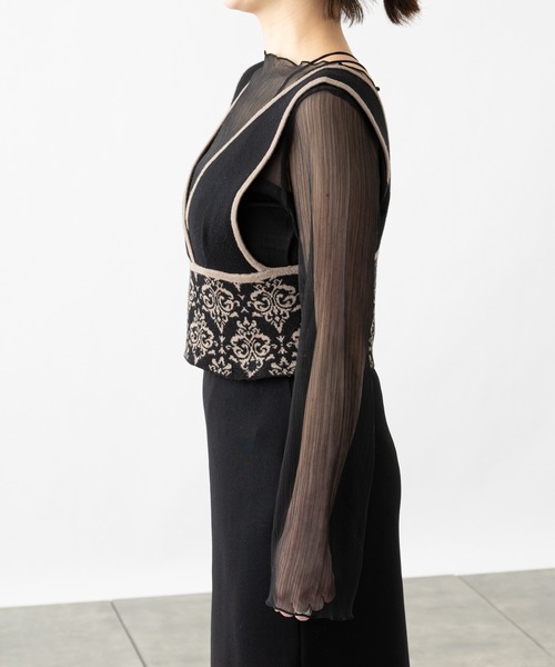 COLONY 2139(コロニートゥーワンスリーナイン)の「麻タッチダマスク柄ニットビスチェ(セットアップ可)(ニット/セーター・レディース・ベージュ/ブラック・FREE)」の20枚目の写真