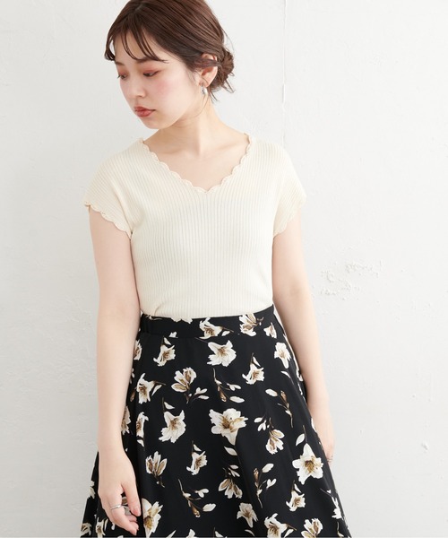 natural couture(ナチュラルクチュール)の「かぎ針風ちびスカラップフレンチリブニット(ニット/セーター・レディース・ブラック/ブラウン/オフホワイト/オレンジ/レンガ・FREE)」の2枚目の写真