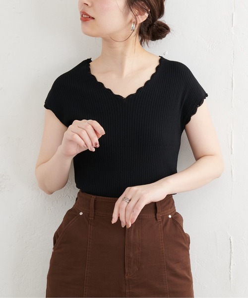 natural couture(ナチュラルクチュール)の「かぎ針風ちびスカラップフレンチリブニット(ニット/セーター・レディース・ブラック/ブラウン/オフホワイト/オレンジ/レンガ・FREE)」の1枚目の写真