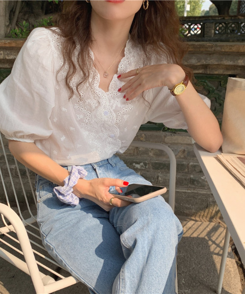 emi+（エミプラス）の「5分袖花柄刺繍レースカシュクールブラウス（シャツ/ブラウス・レディース・ホワイト/ブラック/ベージュ/ネイビー/グレー/ライトグリーン・FREE）」の2枚目の写真