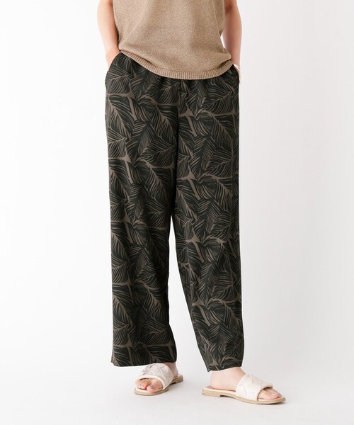 OPAQUE.CLIP（オペークドットクリップ）の「◆リーフプリント イージーワイドパンツ【WEB限定サイズ】（その他パンツ・レディース・ホワイト系3/ガンメタ・38/40/42）」の2枚目の写真