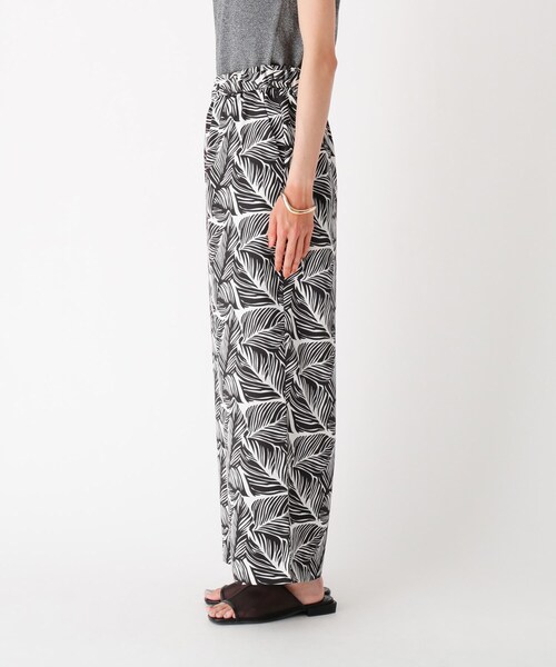 OPAQUE.CLIP（オペークドットクリップ）の「◆リーフプリント イージーワイドパンツ【WEB限定サイズ】（その他パンツ・レディース・ホワイト系3/ガンメタ・38/40/42）」の8枚目の写真
