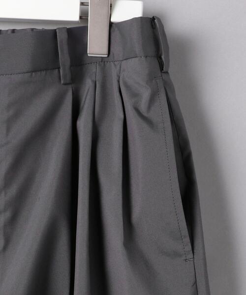 EN ROUTE（アンルート）の「＜EN ROUTE（アンルート）＞ ポリエステル タフタ 3プリーツ バックゴム ワイド ショーツ（その他パンツ・メンズ・ブラック/グレー・2/3/1）」の5枚目の写真
