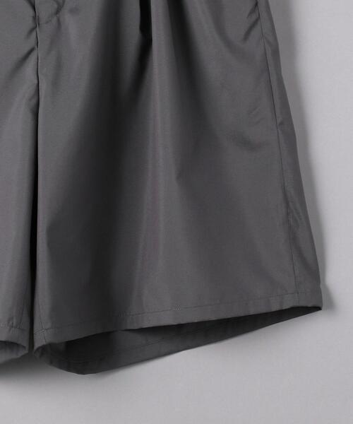EN ROUTE（アンルート）の「＜EN ROUTE（アンルート）＞ ポリエステル タフタ 3プリーツ バックゴム ワイド ショーツ（その他パンツ・メンズ・ブラック/グレー・2/3/1）」の12枚目の写真