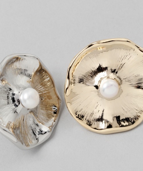 JEANASIS（ジーナシス）の「レトロフラワーイヤリング/951732（イヤリング・レディース・シルバー/ゴールド・FREE）」の3枚目の写真