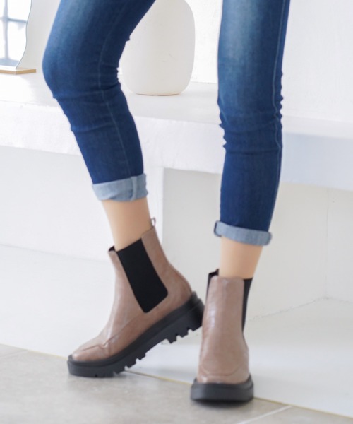VIVIAN(ヴィヴィアン)の「スクエアトゥ厚底サイドゴアショートブーツ(ブーツ・レディース・ブラック系その他2/ホワイト系その他5/D/E・L/LL/S/M/XL)」の12枚目の写真