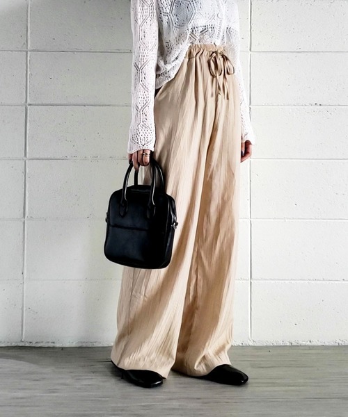 me+em select(ミームセレクト)の「楊柳イージーワイドパンツ【数量限定販売】(その他パンツ・レディース・ベージュ/グリーン/ブラック・FREE)」の4枚目の写真