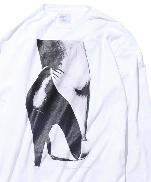 THE INTERNATIONAL IMAGES（インターナショルナルイメージズ）の「THE INTERNATIONAL IMAGES COLLECTION /ザ インターナショナルイメージズコレクション HEEL グラフィック ロングスリーブTシャツ（Tシャツ/カットソー・メンズ・ホワイト/ブラック・L/M）」の2枚目の写真