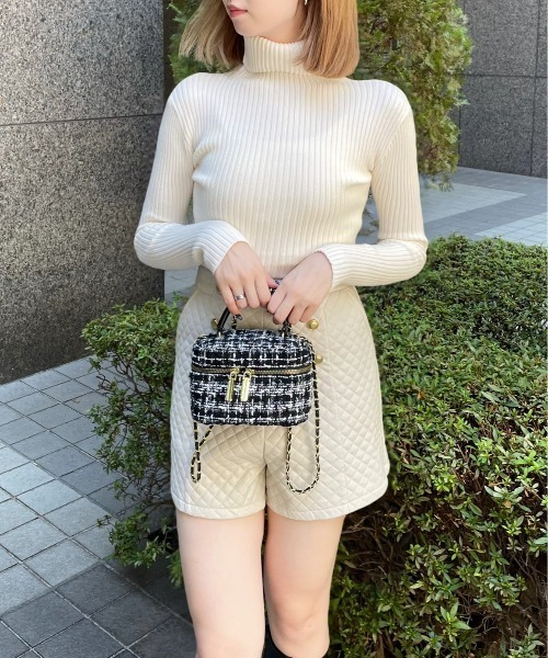 clear（クリア）の「タートルネックベーシックリブニットトップス [フィット感 もっちり柔らか]≪再入荷≫（ニット/セーター・レディース・ブラック/アイボリー/ブルーグレー/マスタード/ワインレッド/モカ/グリーン系その他/グレイッシュベージュ/ピンク/レッド/サックスブルー/イエロー/サーモンピンク/グレー/ブルー・F）」の19枚目の写真