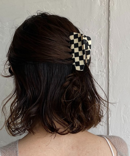GOLDY(ゴールディ)の「【GOLDY/ゴールディ】トライアングルシェイプバンス(バレッタ/ヘアクリップ・レディース・ブラック/グリーン・FREE)」の2枚目の写真
