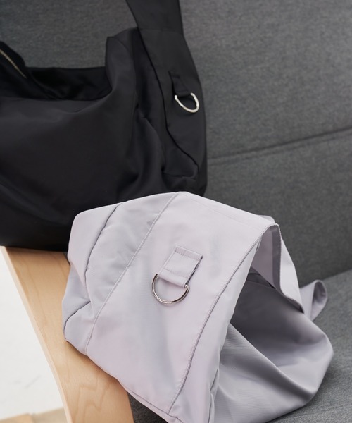 FEKETE（フェケテ）の「FEKETE MADE SUPER WIDE STRAP SHOULDER BAG / LARGE（ショルダーバッグ・メンズ・ブラック/グレー・FREE）」の7枚目の写真