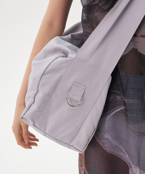 FEKETE（フェケテ）の「FEKETE MADE SUPER WIDE STRAP SHOULDER BAG / LARGE（ショルダーバッグ・メンズ・ブラック/グレー・FREE）」の4枚目の写真