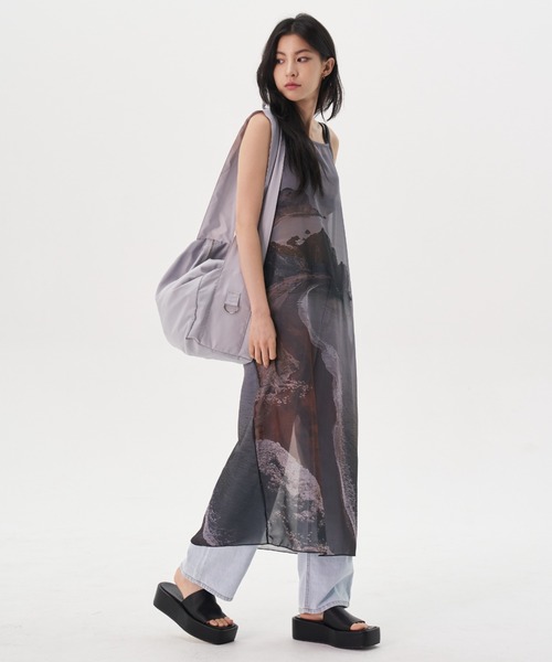 FEKETE（フェケテ）の「FEKETE MADE SUPER WIDE STRAP SHOULDER BAG / LARGE（ショルダーバッグ・メンズ・ブラック/グレー・FREE）」の8枚目の写真