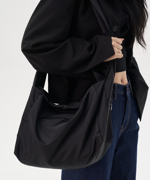 FEKETE（フェケテ）の「FEKETE MADE SUPER WIDE STRAP SHOULDER BAG / LARGE（ショルダーバッグ・メンズ・ブラック/グレー・FREE）」の19枚目の写真