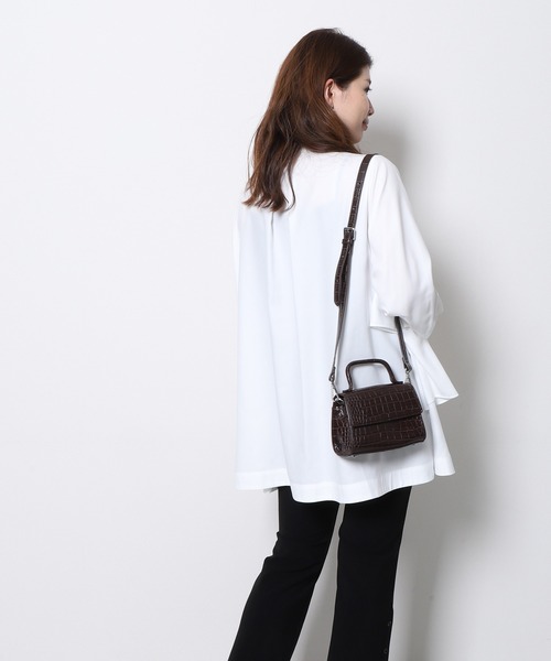 Re.Verofonna(ヴェロフォンナ)の「ギャザーティアードブラウス(シャツ/ブラウス・レディース・ホワイト/ベージュ/ブラック/ネイビー・MEDIUM)」の6枚目の写真