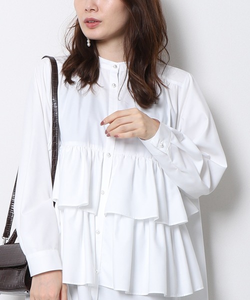 Re.Verofonna(ヴェロフォンナ)の「ギャザーティアードブラウス(シャツ/ブラウス・レディース・ホワイト/ベージュ/ブラック/ネイビー・MEDIUM)」の8枚目の写真