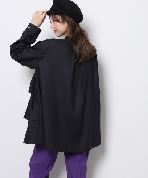 Re.Verofonna(ヴェロフォンナ)の「ギャザーティアードブラウス(シャツ/ブラウス・レディース・ホワイト/ベージュ/ブラック/ネイビー・MEDIUM)」の11枚目の写真