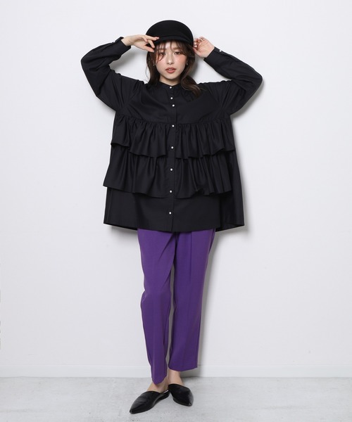 Re.Verofonna(ヴェロフォンナ)の「ギャザーティアードブラウス(シャツ/ブラウス・レディース・ホワイト/ベージュ/ブラック/ネイビー・MEDIUM)」の12枚目の写真