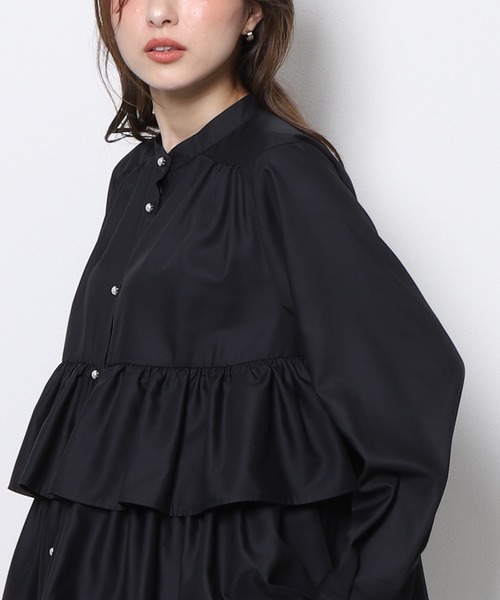 Re.Verofonna(ヴェロフォンナ)の「ギャザーティアードブラウス(シャツ/ブラウス・レディース・ホワイト/ベージュ/ブラック/ネイビー・MEDIUM)」の13枚目の写真