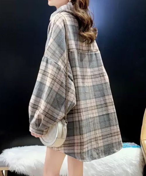 KOR(ケーオーアール)の「オーバーサイズ ドロップショルダー レトロチェック フランネルシャツ(シャツ/ブラウス・レディース・ブラック/オレンジ/グリーン・S/M/L/XL)」の21枚目の写真