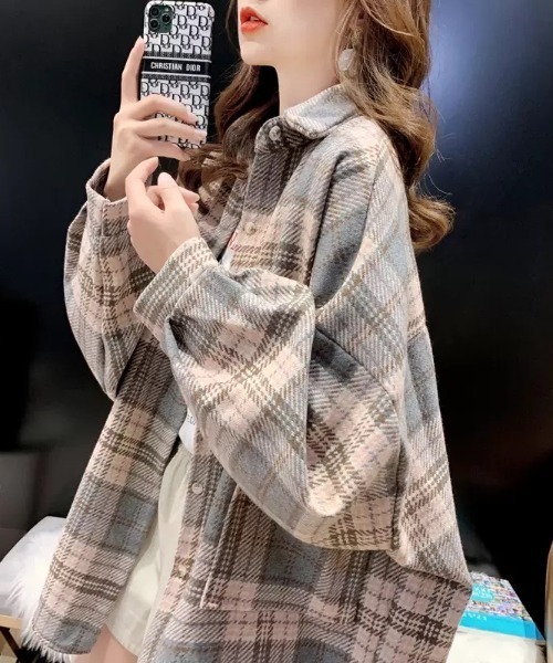 KOR(ケーオーアール)の「オーバーサイズ ドロップショルダー レトロチェック フランネルシャツ(シャツ/ブラウス・レディース・ブラック/オレンジ/グリーン・S/M/L/XL)」の6枚目の写真